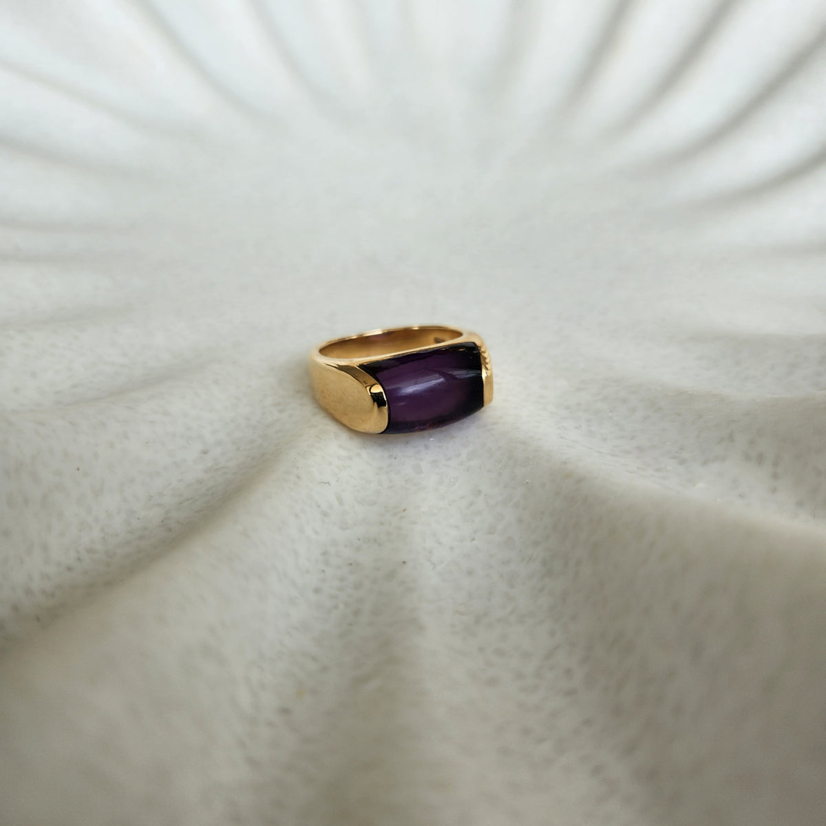 Vintage 18 Karat Yellow Gold Bulgari "Tronchetto" Cabochon Amethyst Ring