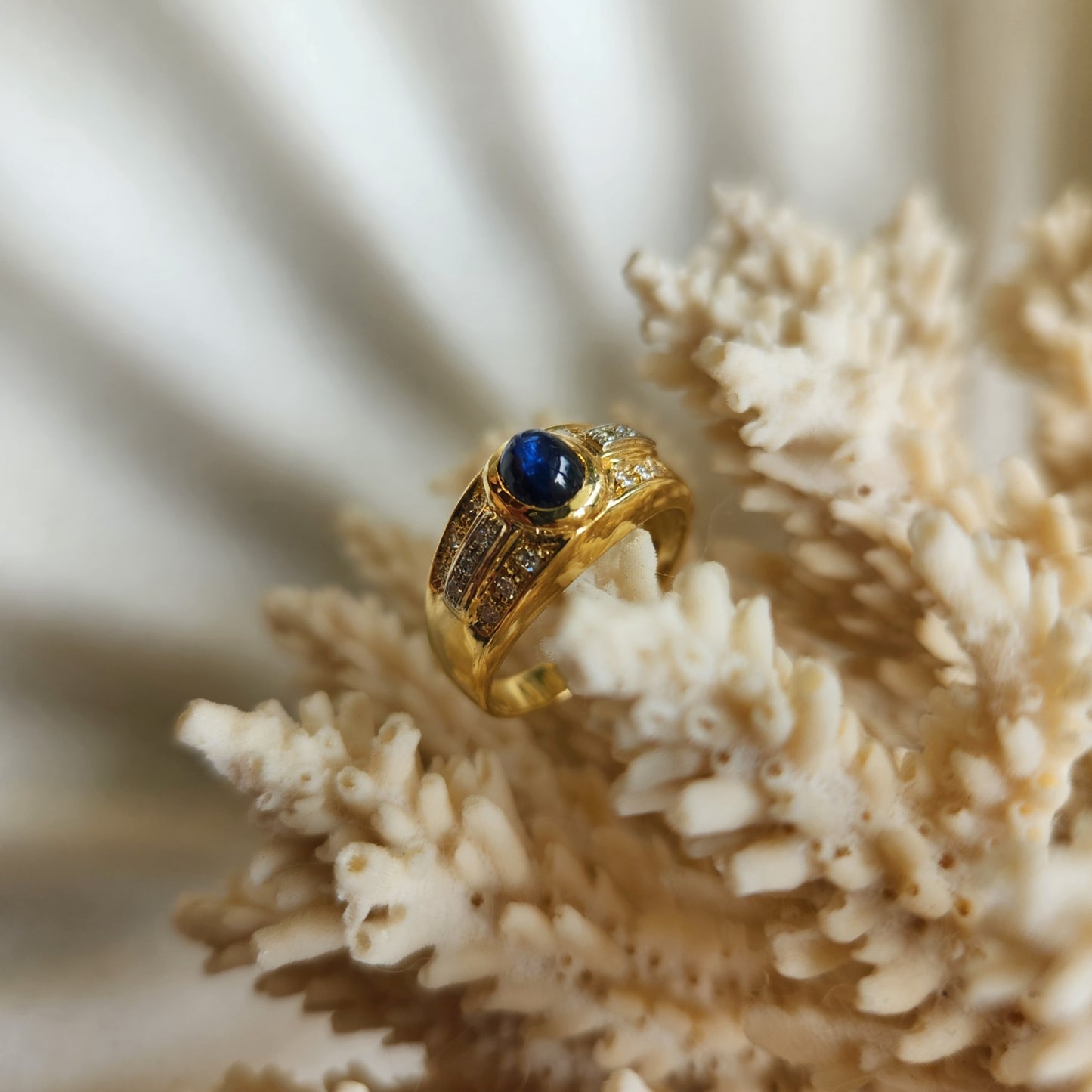 Vintage 18 Karat Yellow Gold Cabochon Natural Sapphire And Diamond Ring