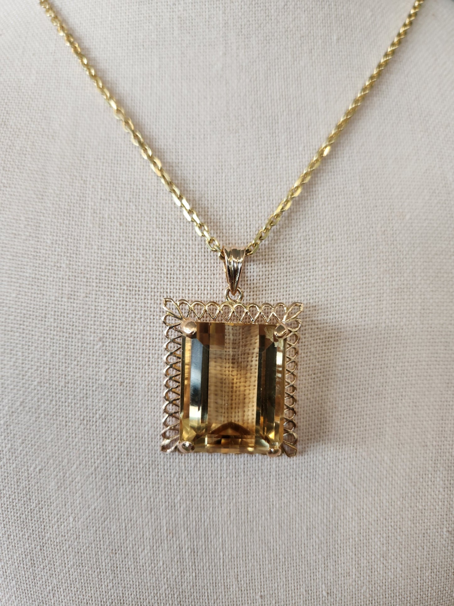 Vintage 18 Karat Yellow Gold Citrine Statement Pendant With Scalloped Open Work Frame