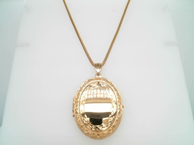 Vintage 14 Karat Yellow Gold Oval Locket Pendant