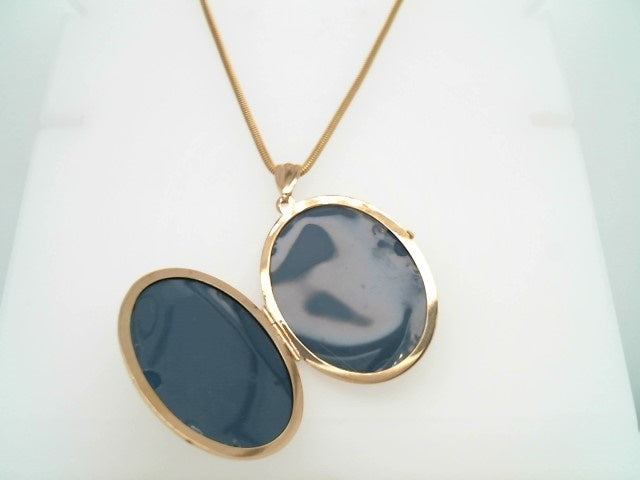 Vintage 14 Karat Yellow Gold Oval Locket Pendant