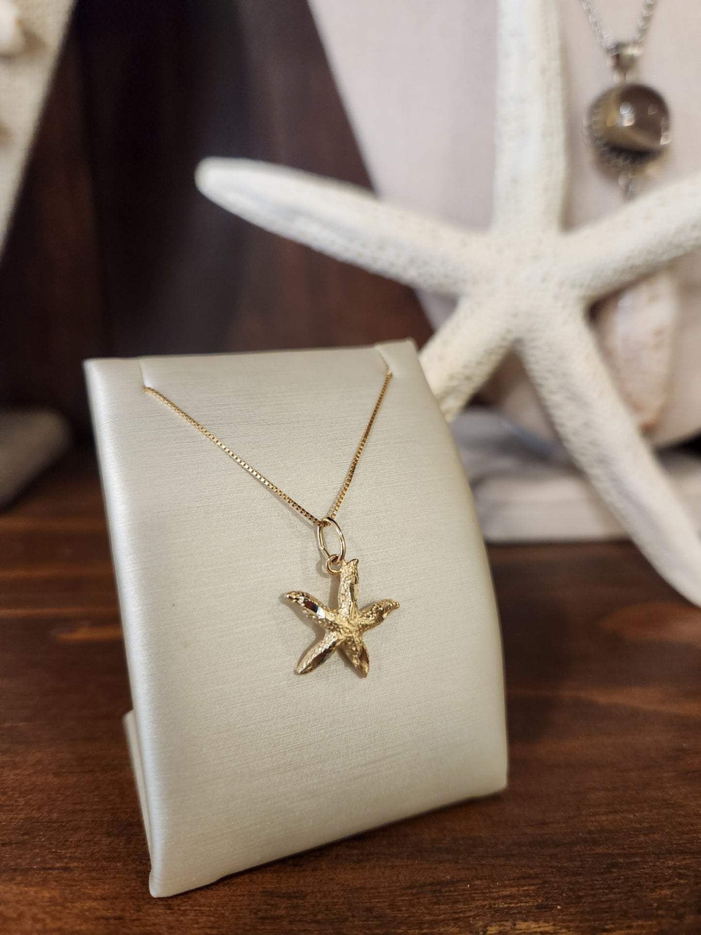 14 Karat Yellow Gold Diamond Cut Starfish Pendant