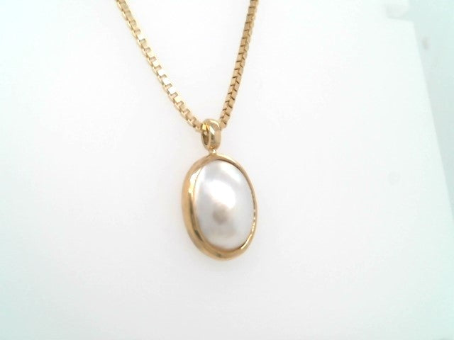 Vintage 18 Karat Yellow Gold Oval Mabe Pearl Pendant
