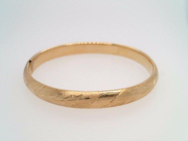 Vintage 14 Karat Yellow Gold 7.5 Mm Wide Engraved Hinged Bangle Bracelet