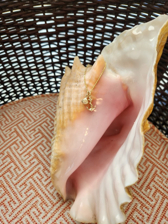 Vintage 14 Karat Yellow Gold Clam Shell Charm Pendant With Pearl Inside