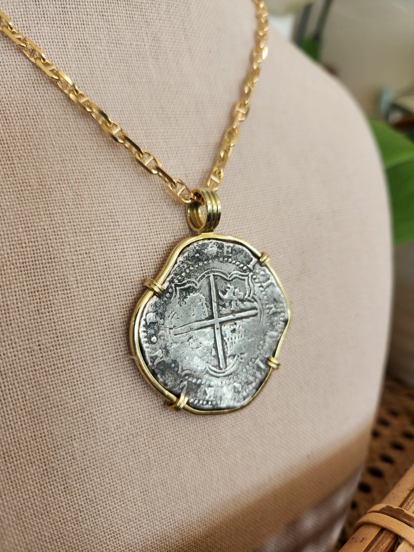 Spanish 8 Reale in 18K Yellow Pendant (Possibly Atocha)
Date: 1586