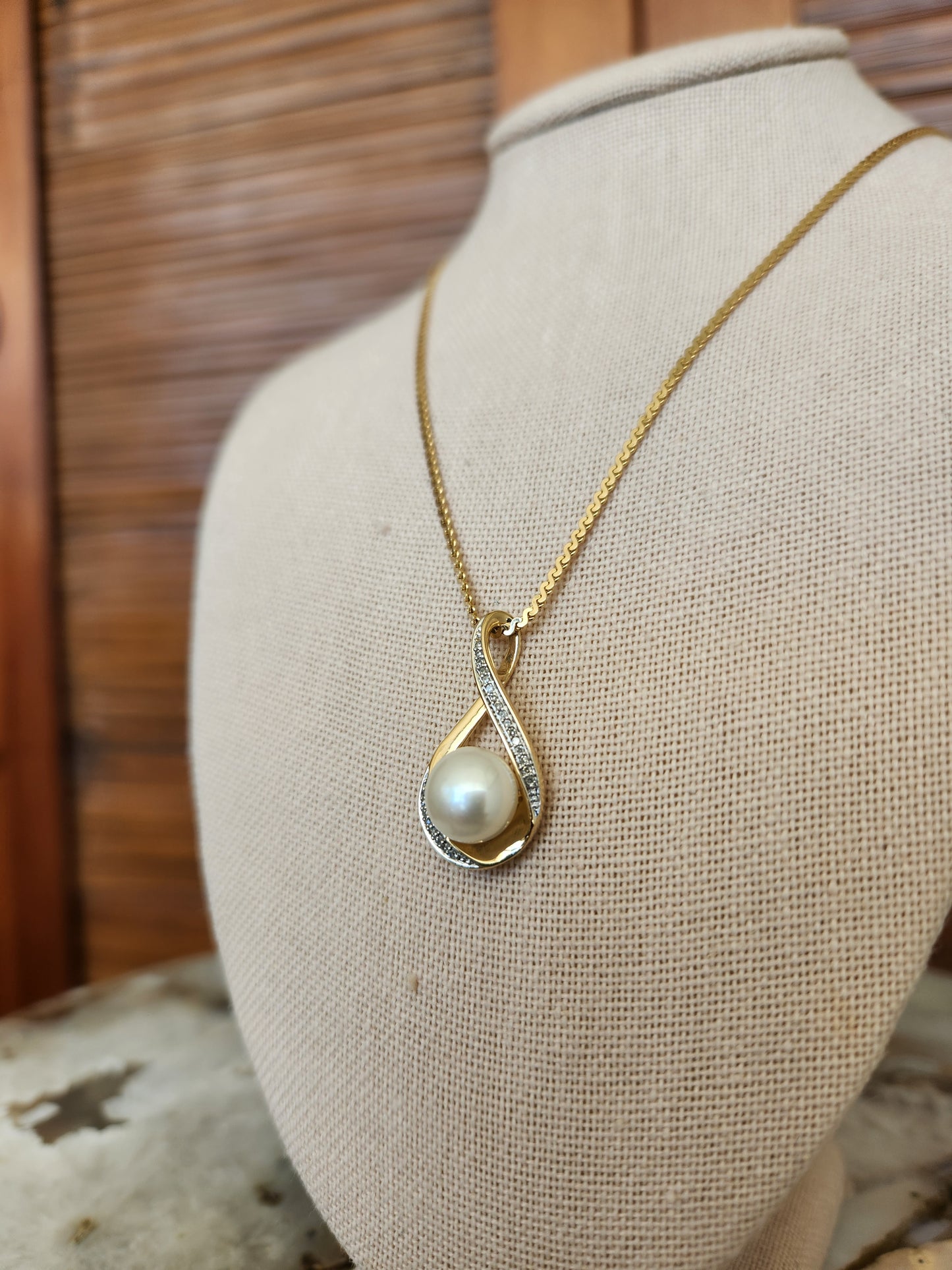 Vintage 14 Karat Yellow Gold Freshwater Pearl & Diamond Freeform Pendant