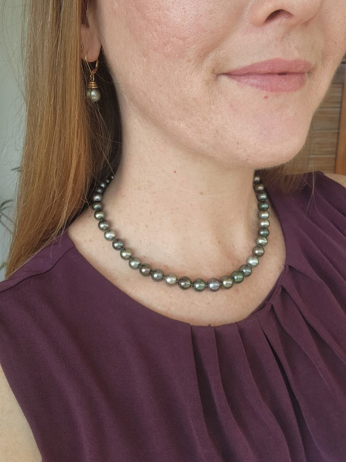 14 Karat White Gold Multi Color Dark Grey Tahitian Cultured Pearl Strand Necklace With Ball Clasp, 17.5"