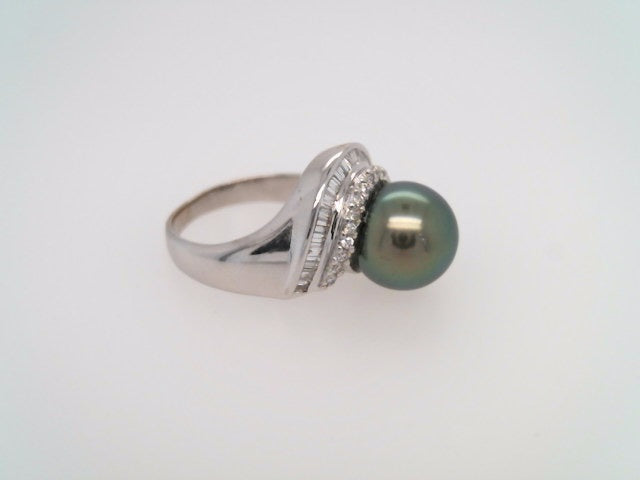 Vintage 18 Karat White Gold Cultured Tahitian Pearl & Diamond Ring