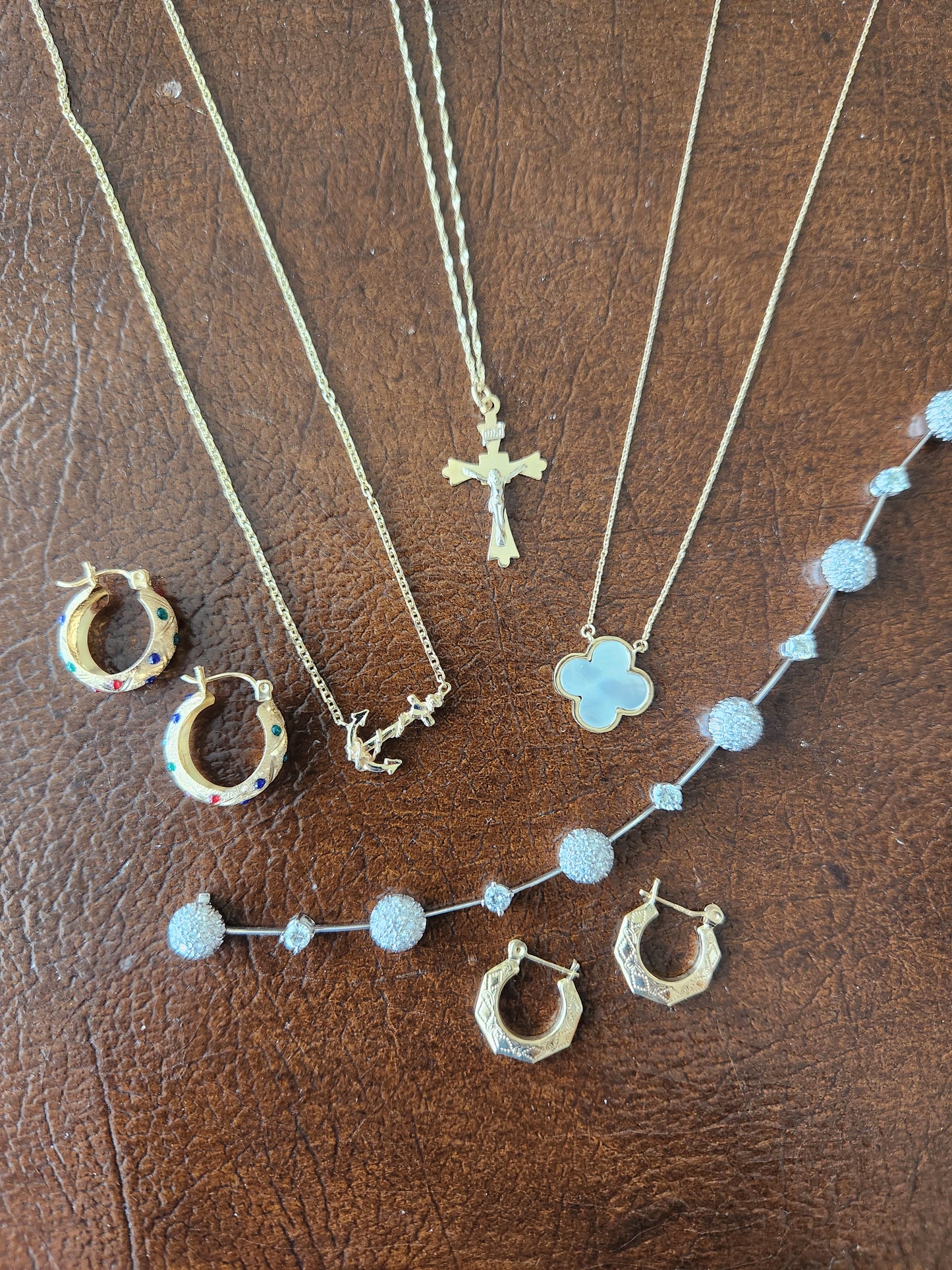 Vintage 14 Karat Yellow Gold Mother Of Pearl Quatrefoil/Clover Necklace, 18"