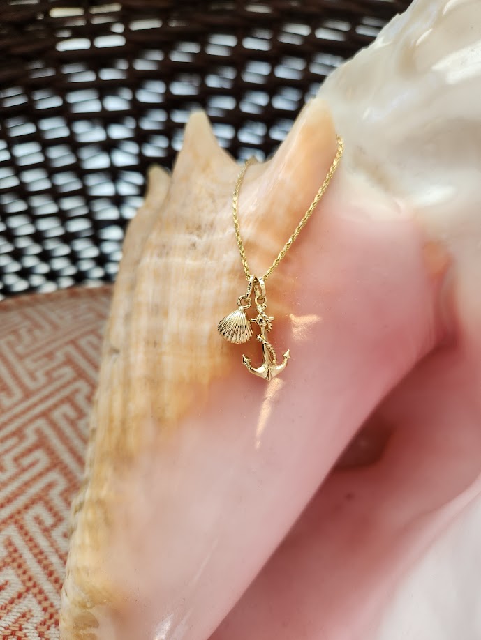 Vintage 14 Karat Yellow Gold Clam Shell Charm Pendant With Pearl Inside