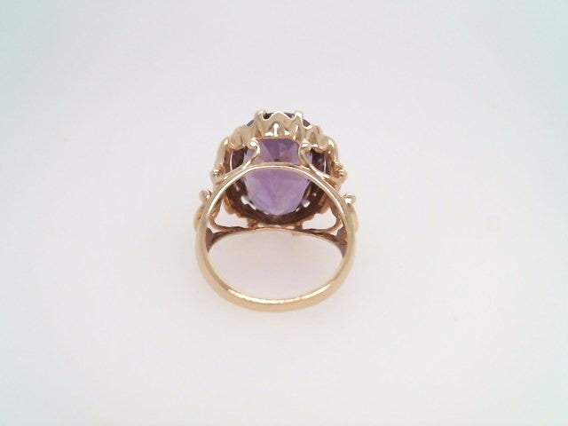 Vintage 10 Karat Yellow Gold Oval Amethyst "Elephant" Motif Ring