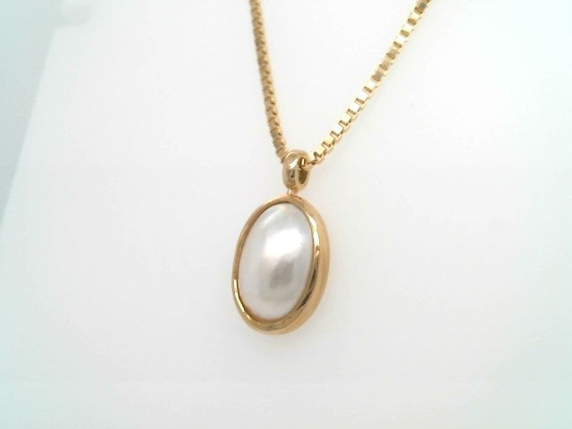 Vintage 18 Karat Yellow Gold Oval Mabe Pearl Pendant