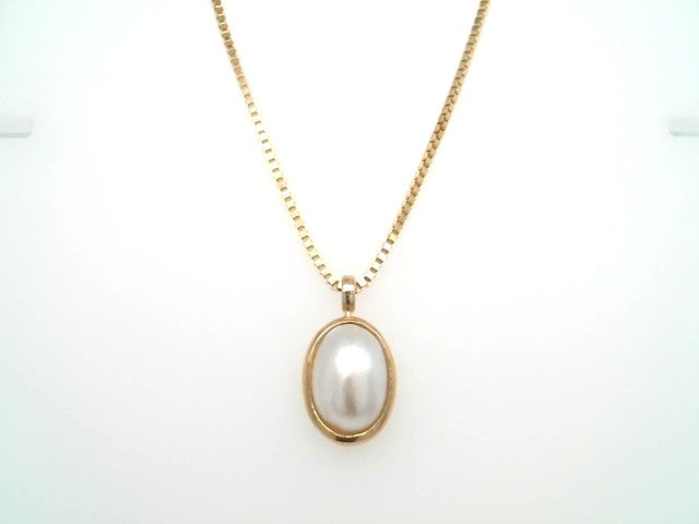 Vintage 18 Karat Yellow Gold Oval Mabe Pearl Pendant