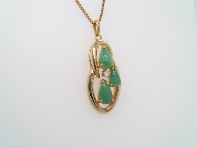 Vintage 18 Karat Yellow Gold Jade & Diamond Pendant