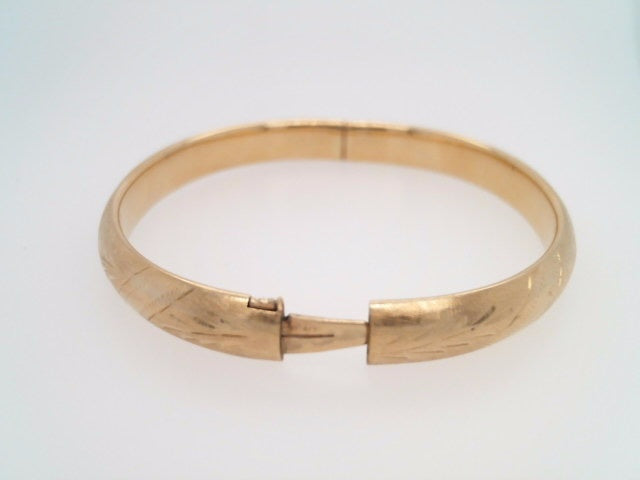 Vintage 14 Karat Yellow Gold 7.5 Mm Wide Engraved Hinged Bangle Bracelet