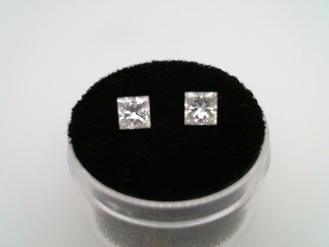 Loose Pair Of Princess Cut Diamonds
2 = 1.00 Ctw Si2 Clarity, H-I Co