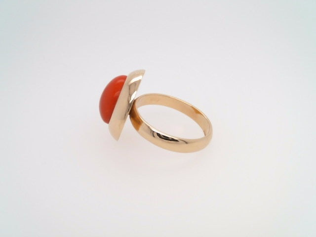 Vintage 14 Karat Yellow Gold 12 Mm Round Cabochon Coral Ring