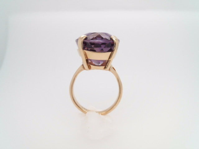 Vintage 14 Karat Yellow Gold Oval Amethyst Solitaire Statement Ring