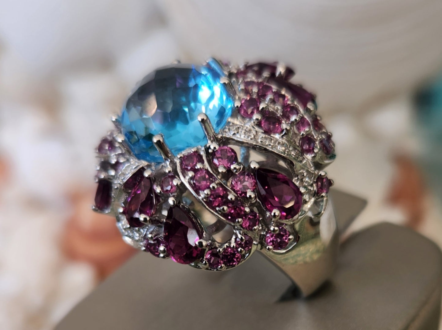 Online Clearance * Vintage 18 Karat White Gold Blue Topaz, Amethyst & Diamond Cocktail Ring