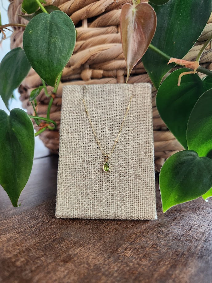 Vintage 14 Karat Yellow Gold Bezel Set Peridot Solitaire Pendant