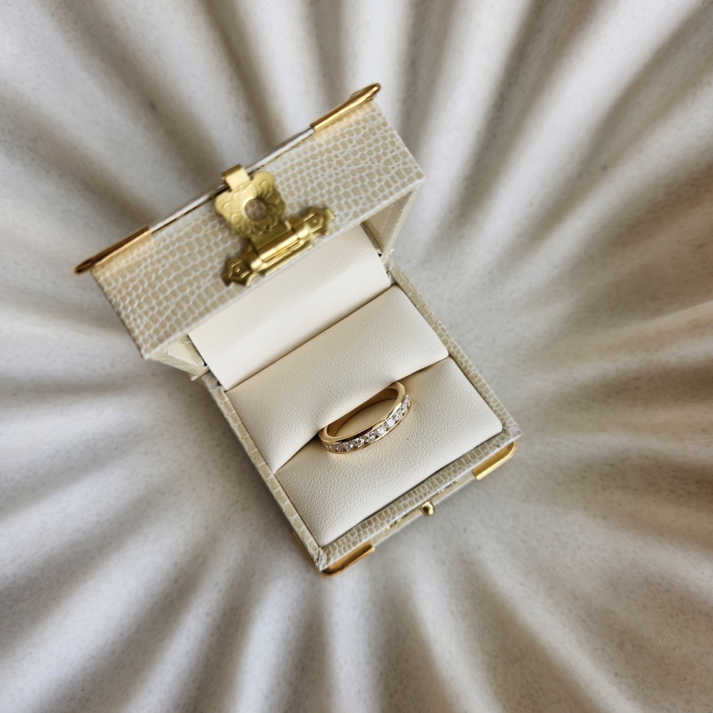 14 Karat Yellow Gold 2.5 Mm Round Diamond Anniversary Band