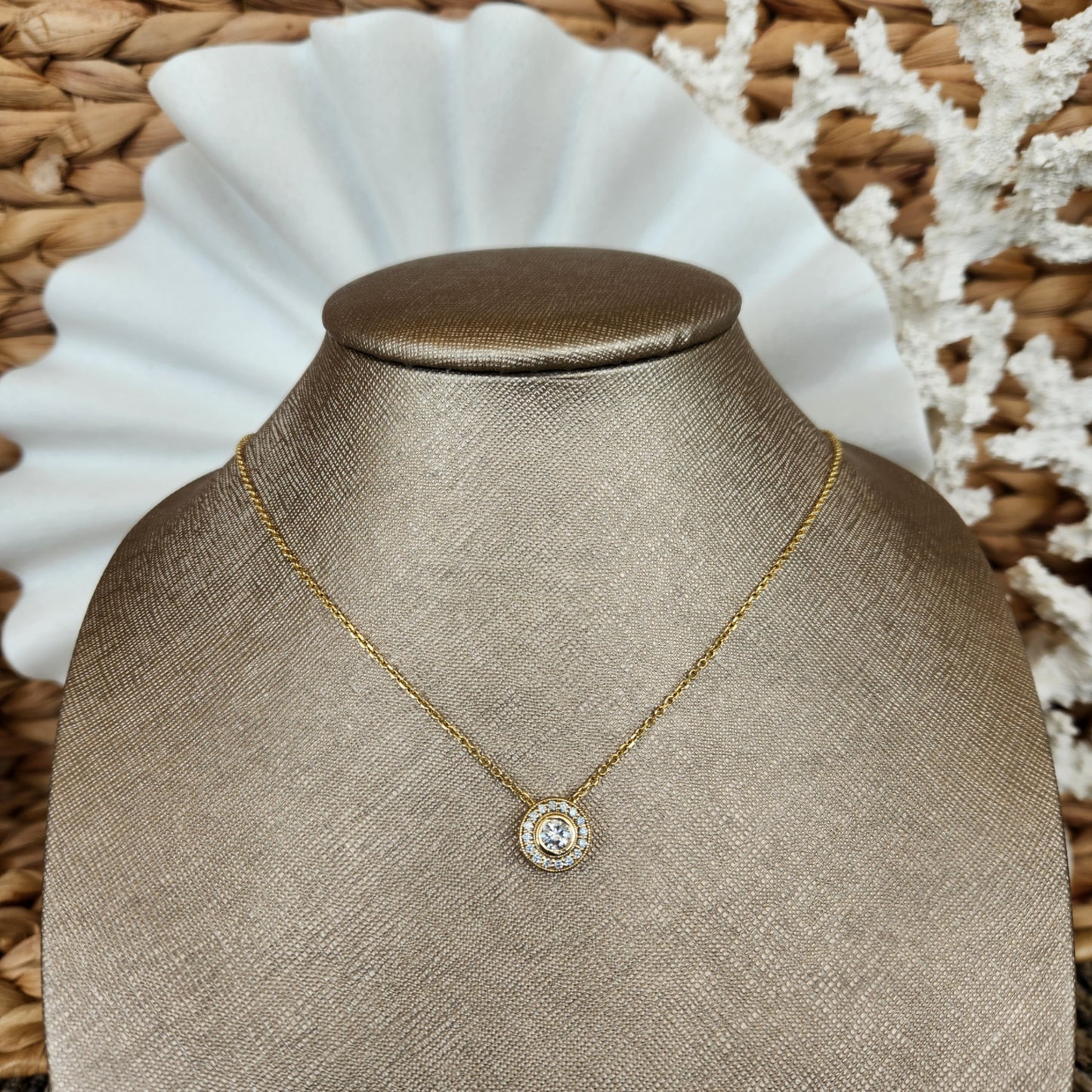 14 Karat Yellow Gold Diamond Halo Pendant Necklace With Cable Chain 16-20"