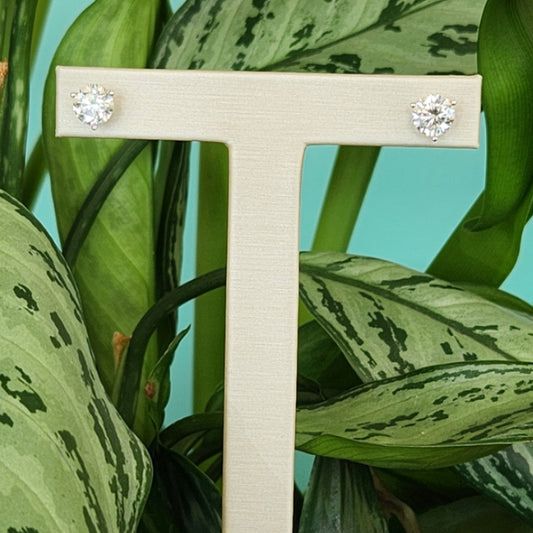 14 Karat White Gold 3 Prong Basket Set Lab Grown Round Brilliant Diamo