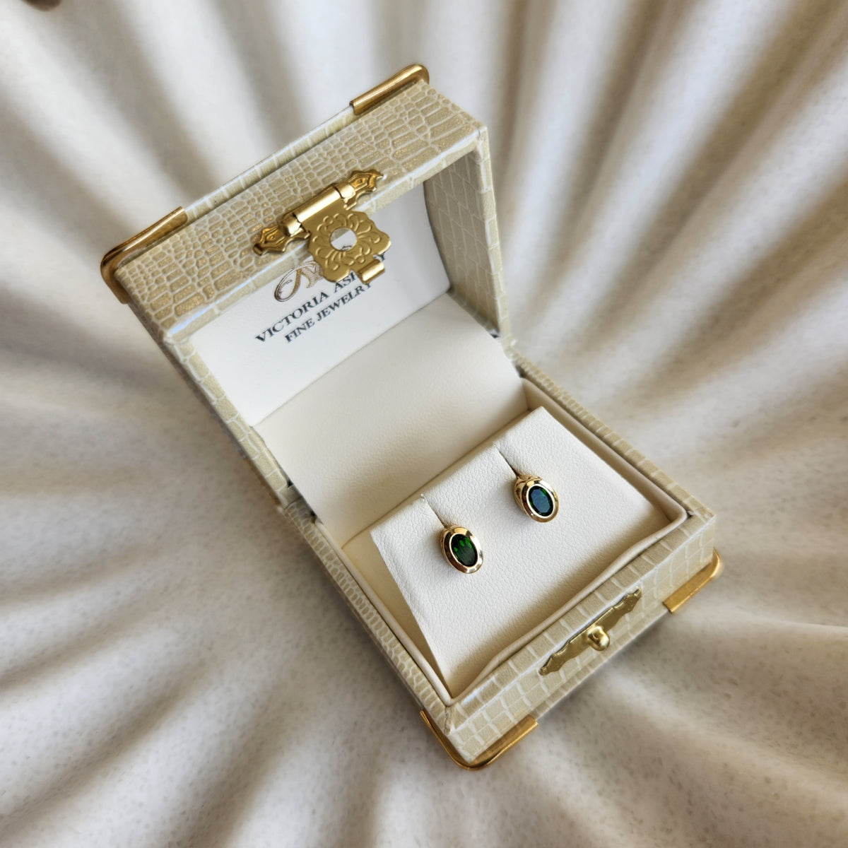 14 Karat Yellow Gold Oval Green Chrome Diopside Bezel Set Stud Earrings