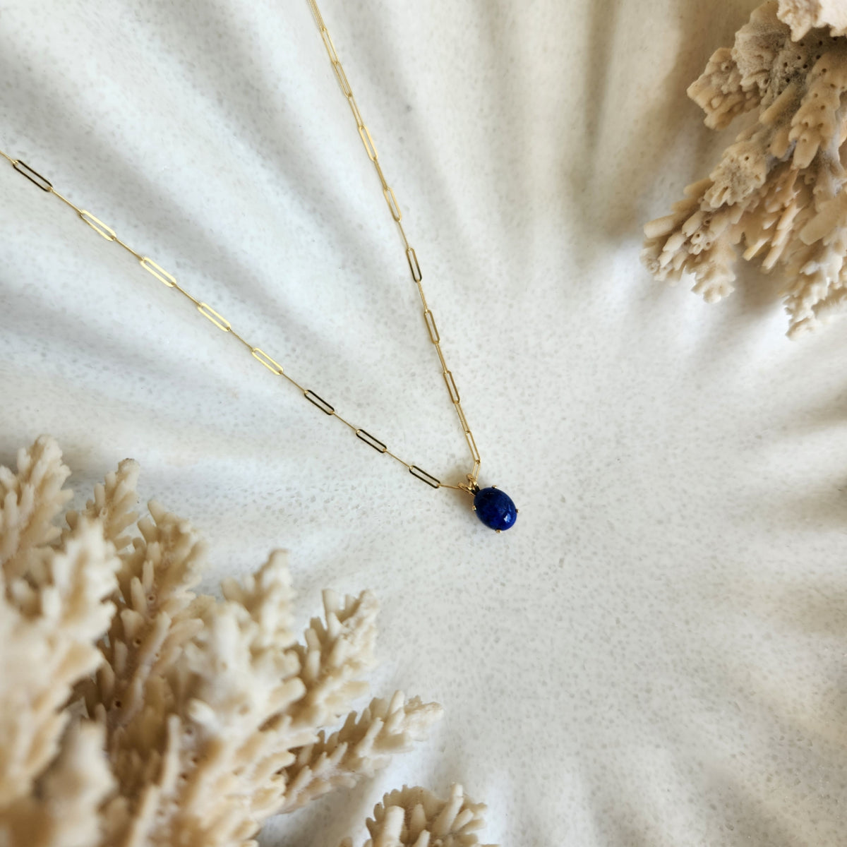 14 Karat Yellow Gold Oval Solitaire Lapis Pendant