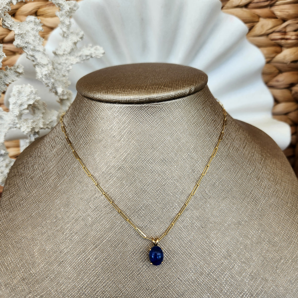 14 Karat Yellow Gold Oval Solitaire Lapis Pendant