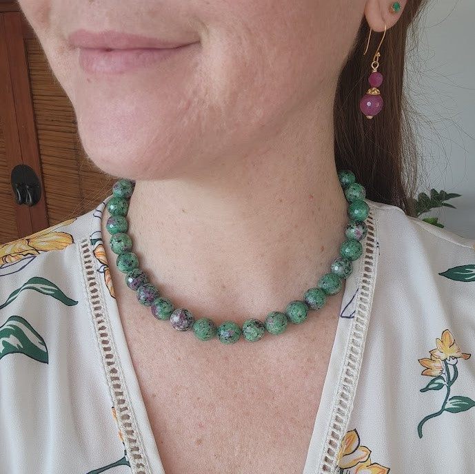Sterling Silver 13 Mm Round Faceted Ruby Zoisite Bead Necklace With Large Spring Ring 17.5"