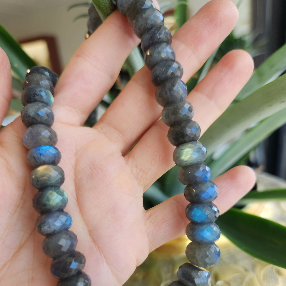 14 Karat Yellow Gold 10.5 Mm Faceted Roundel Labradorite Bead Strand Necklace With Oval Lobster Clasp, 18"