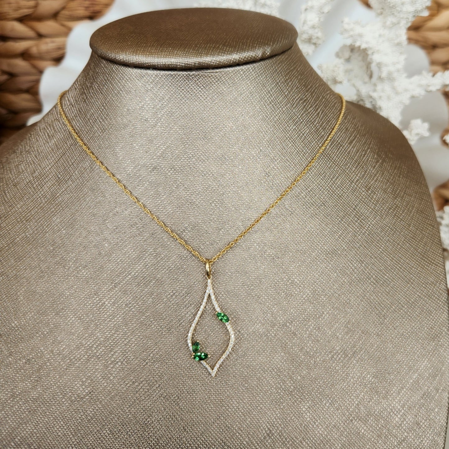 14 Karat Yellow Gold Green Garnet And Diamond Necklace