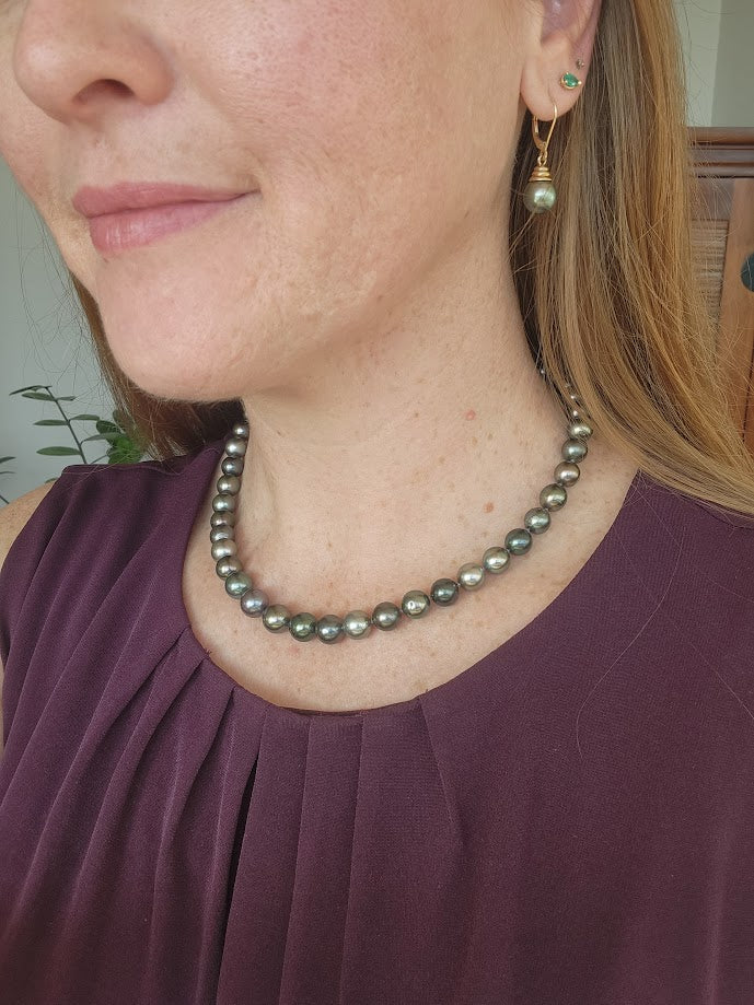 14 Karat White Gold Multi Color Dark Grey Tahitian Cultured Pearl Strand Necklace With Ball Clasp, 17.5"