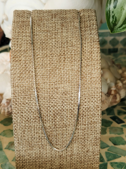 14 Karat White Gold 1.1 Mm Box Link Chain, 18"