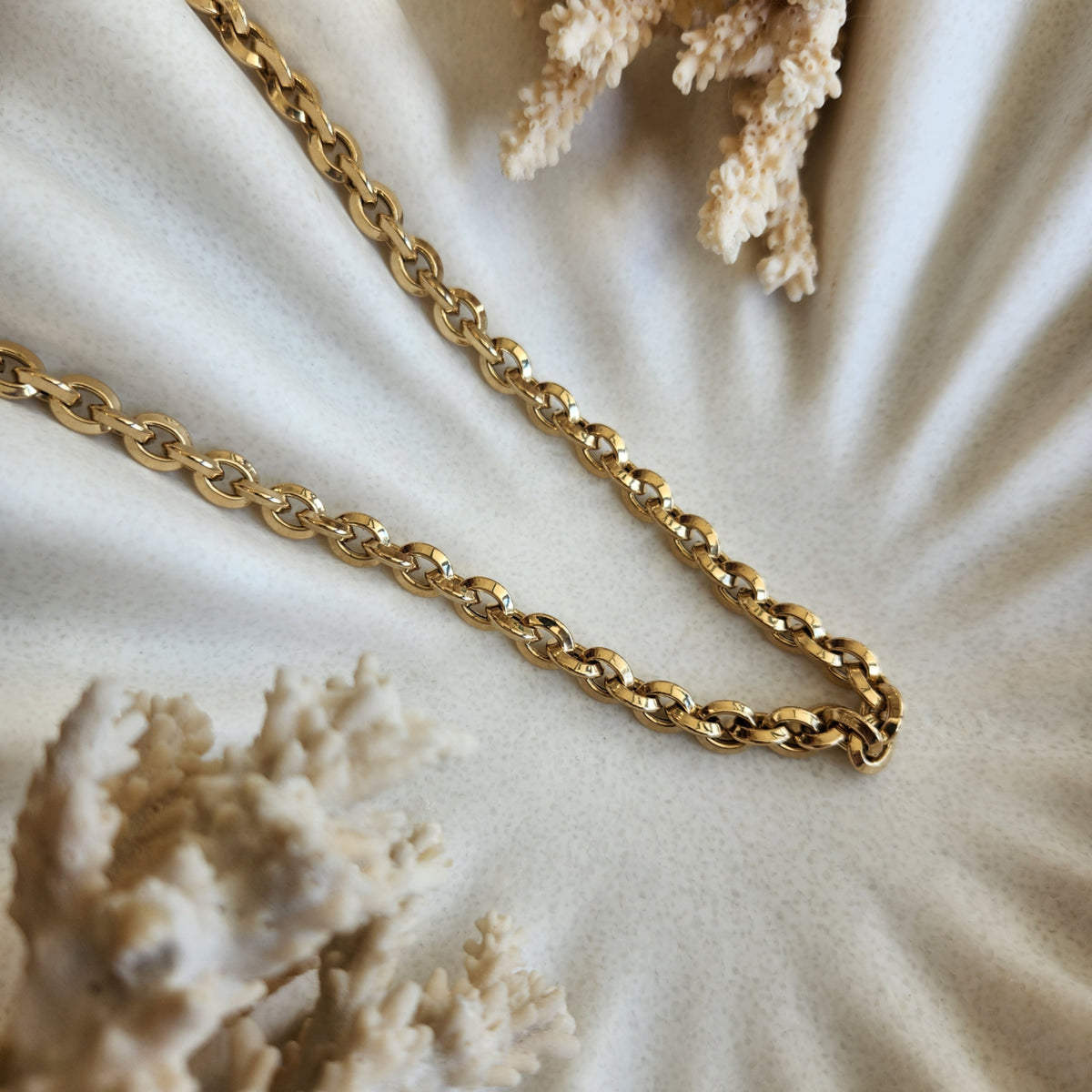 14 Karat Yellow Gold Fancy Open Link Knife-Edge Rolo Link Necklace 17.25"
