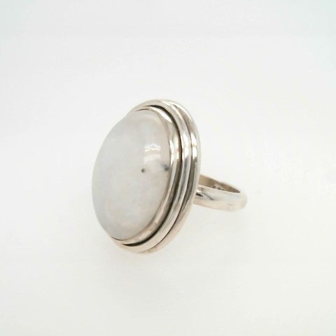 Vintage Sterling Silver Bezel Set Cabochon Moonstone Solitaire Ring