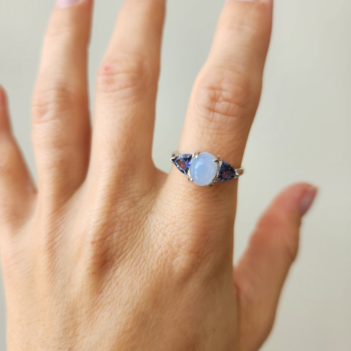 Online Crearance * Vintage 14 Karat White Gold Chalcedony & Tanzanite 3 Stone Ring
