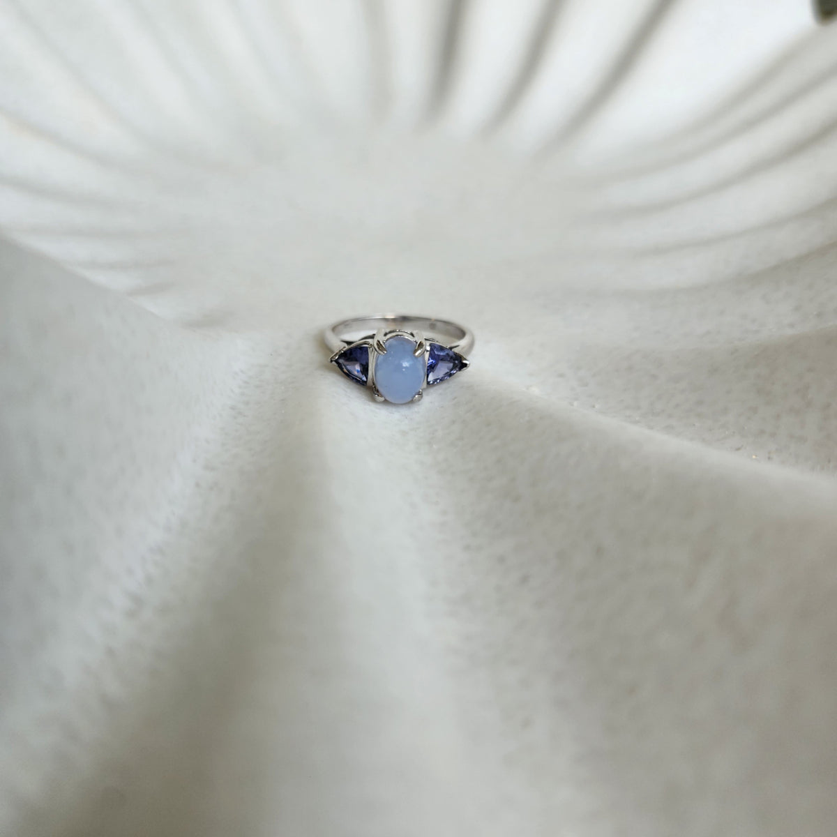 Online Crearance * Vintage 14 Karat White Gold Chalcedony & Tanzanite 3 Stone Ring