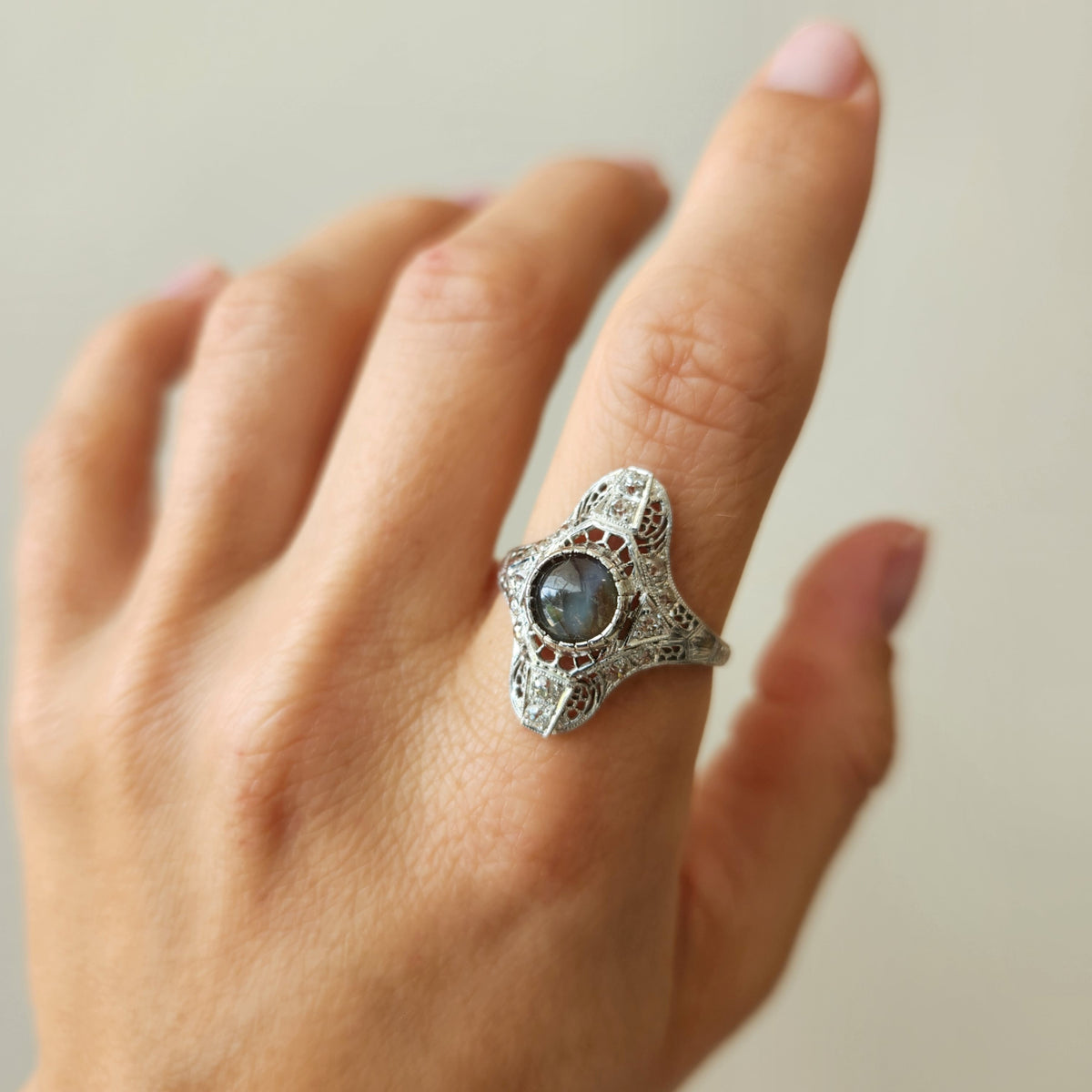 * Online Clearance *Vintage 18 Karat White Gold Cats Eye Chrysoberyl & Diamond Filigree Ring