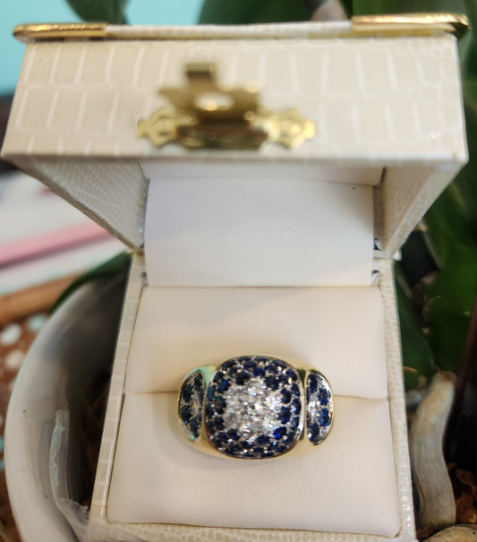 Vintage 18K Yellow And White  Gold Sapphire And Diamonds Cluster Ring