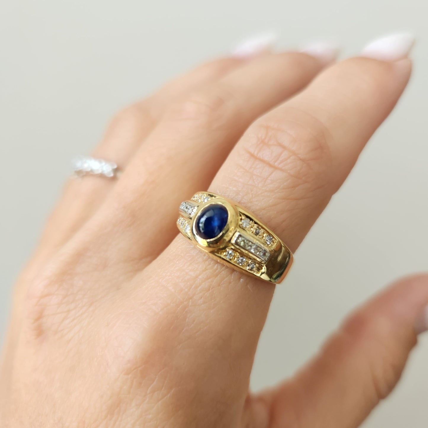 Vintage 18 Karat Yellow Gold Cabochon Natural Sapphire And Diamond Ring
