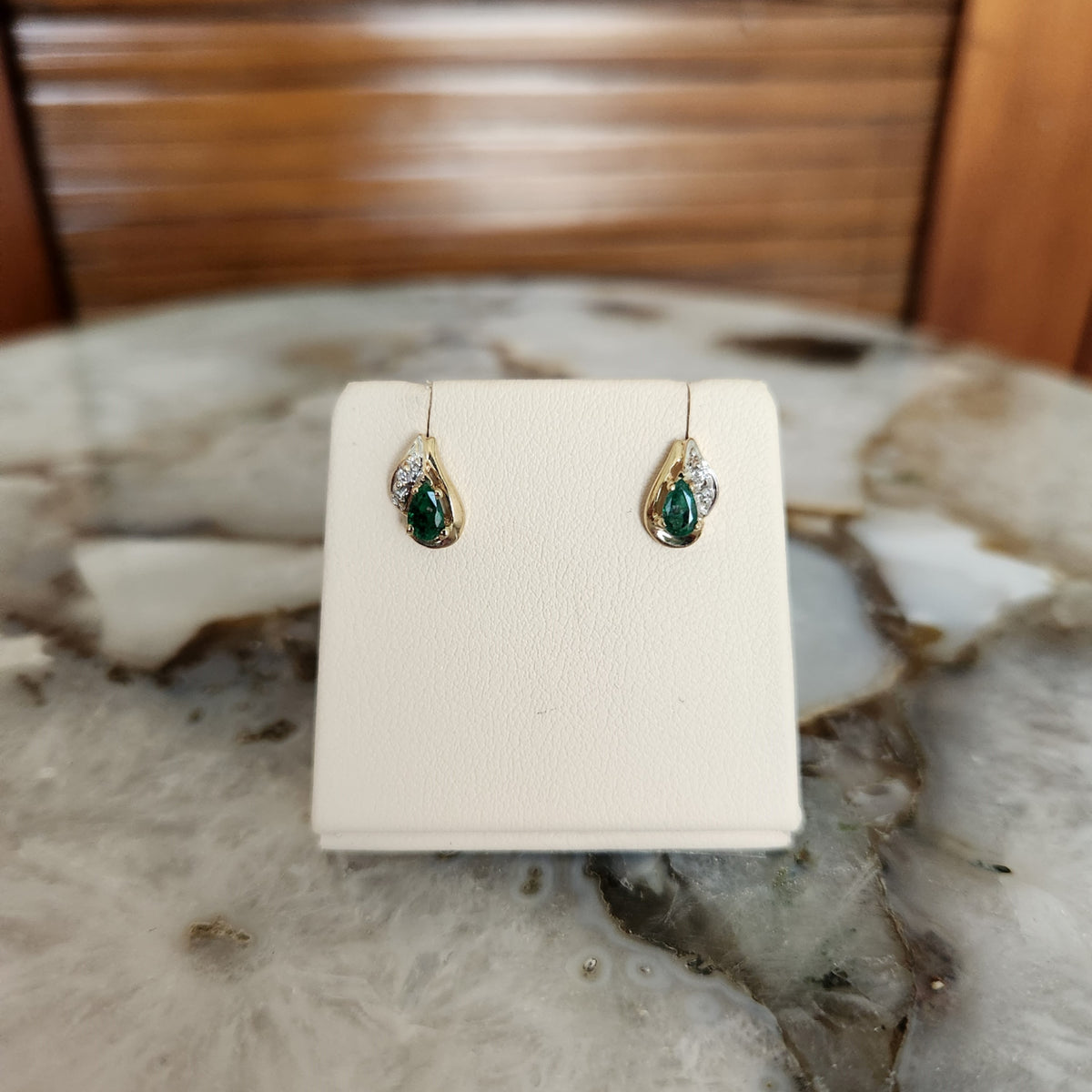 Online Clearance * Vintage 10 Karat Yellow Gold Pear Shaped Emerald Earrings With Diamond Accents