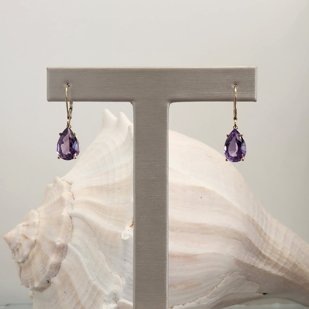 Vintage 14 Karat Yellow Gold Pear Shaped Amethyst Dangle Earrings With Leverbacks