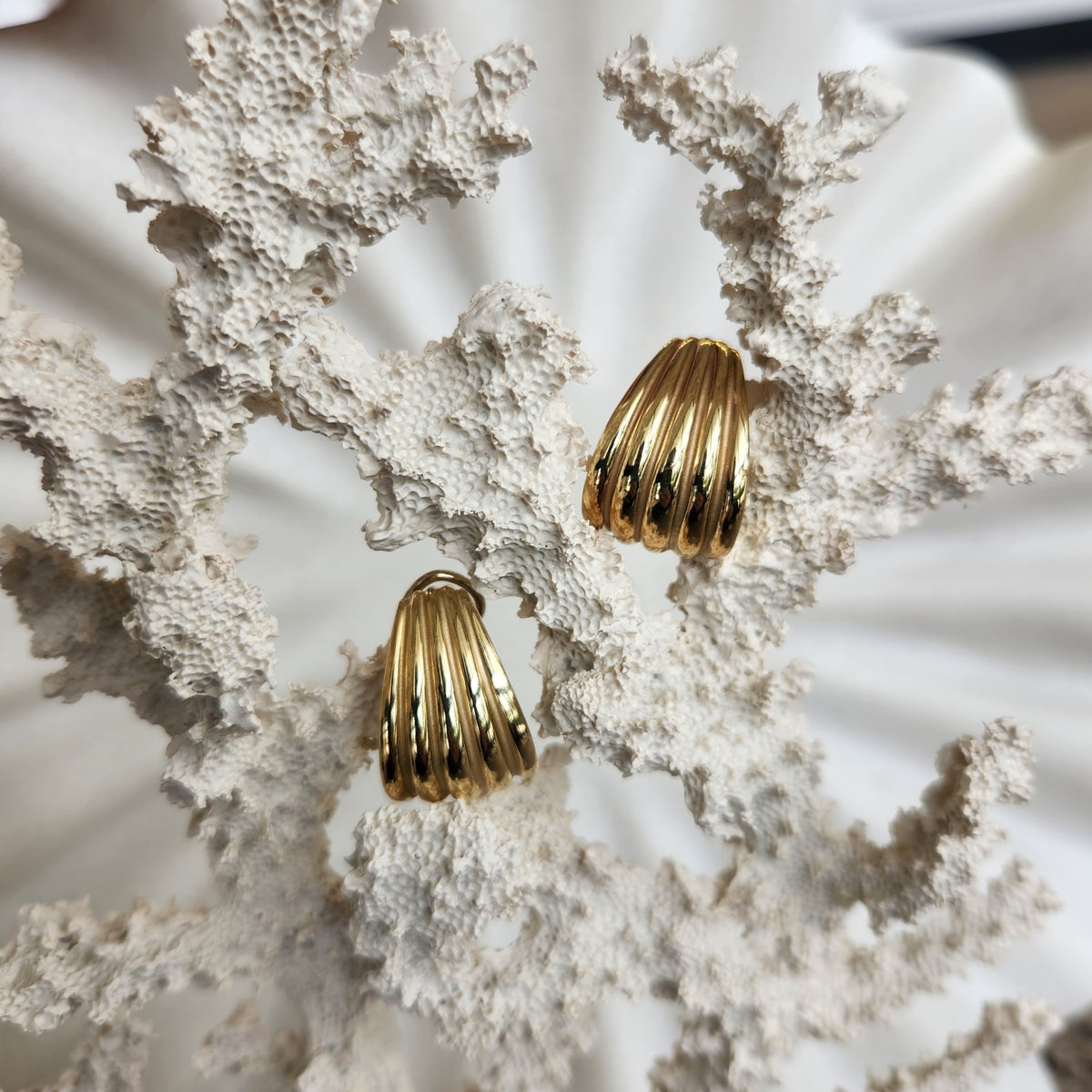 Vintage 14 Karat Yellow Gold Fancy Ribbed Omega Back Earrings