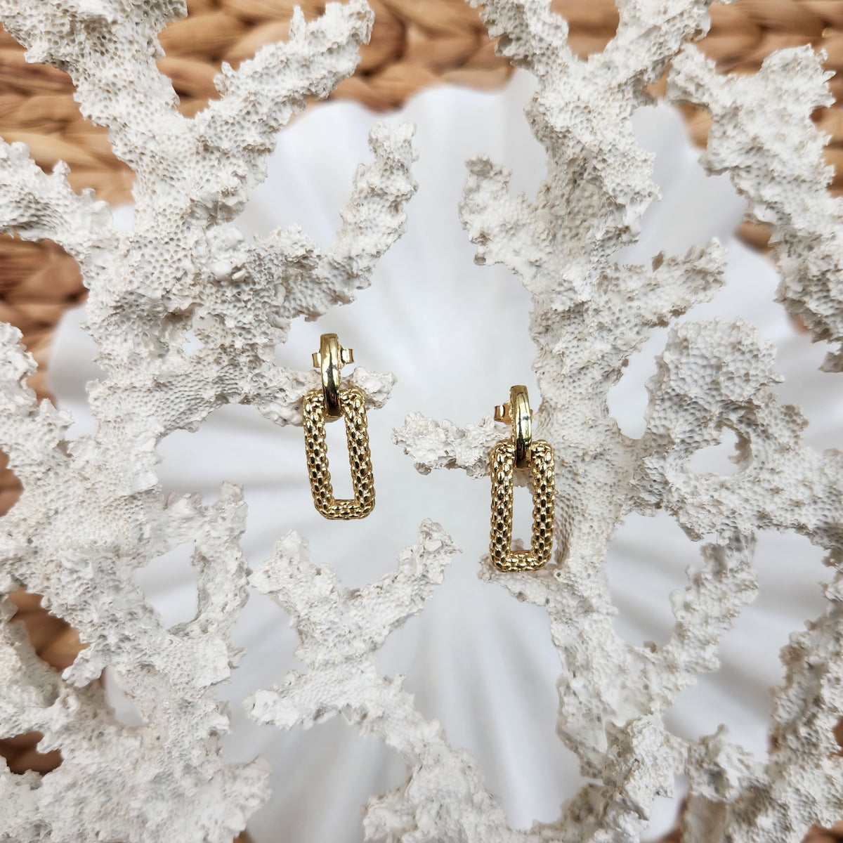 Vintage 14 Karat Yellow Gold Fancy Mesh Design Rectangle Dangle Earrings