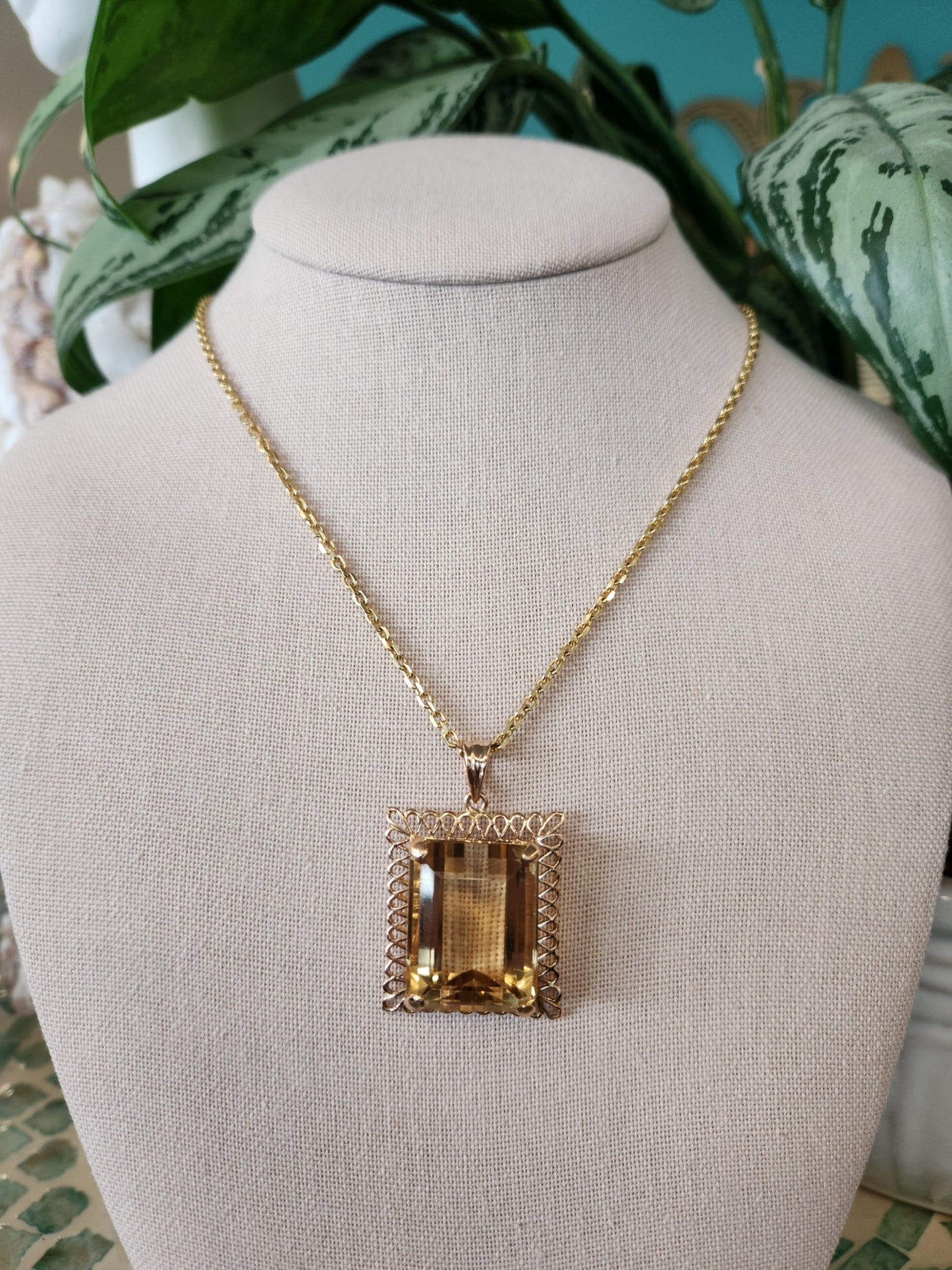 Vintage 18 Karat Yellow Gold Citrine Statement Pendant With Scalloped Open Work Frame