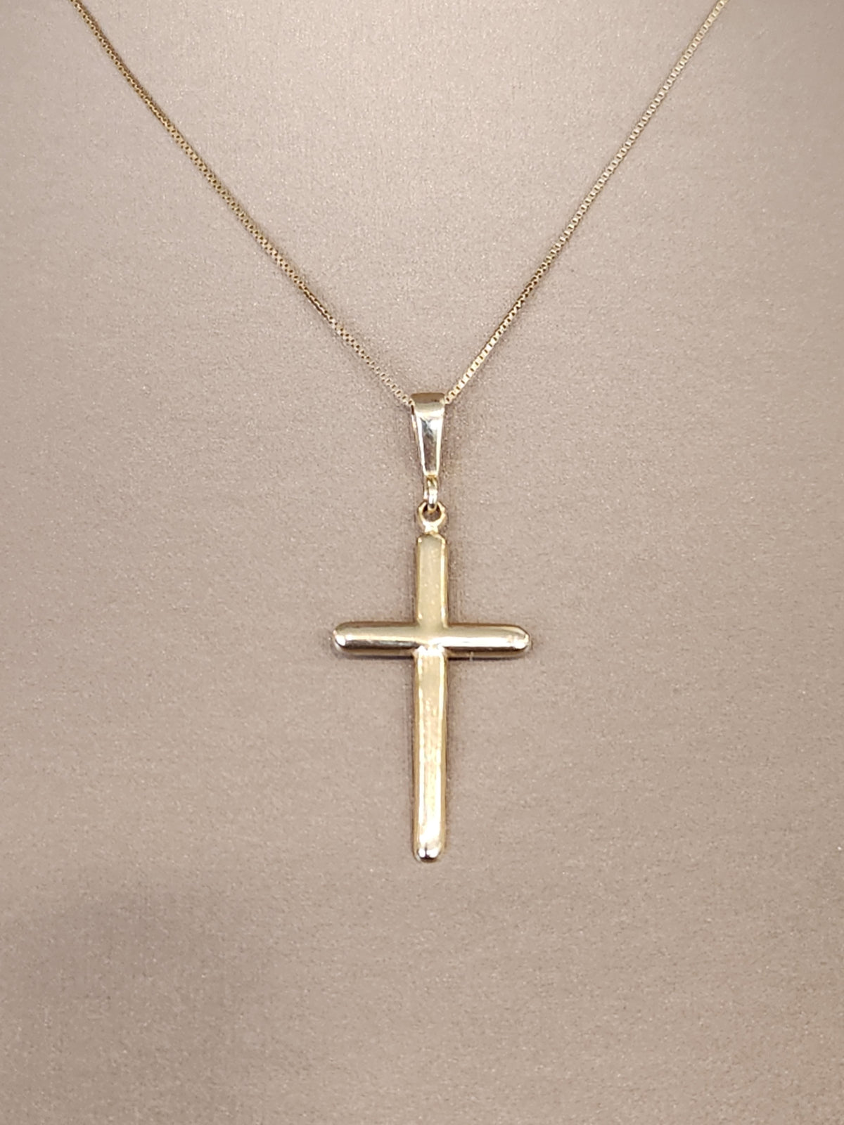 14 Karat Yellow Gold Cross Pendant
Overall Dimentions = 38.5X16mm
Ch