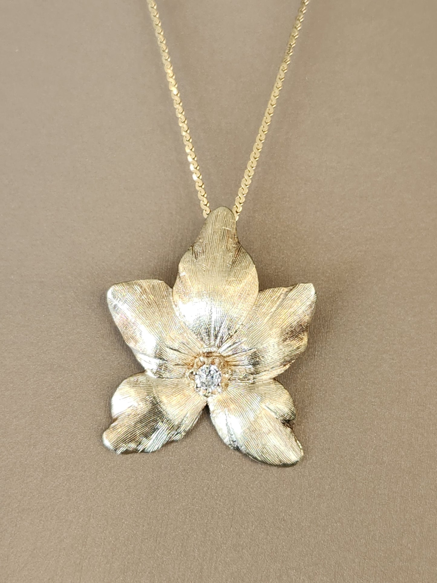 Vintage Retro 14 Karat Yellow Gold Textured Flower Pendant/Pin With Diamond Center